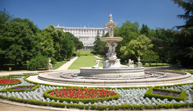 Public,Garden,Free,Access,Next,To,Royal,Palace,At,Madrid