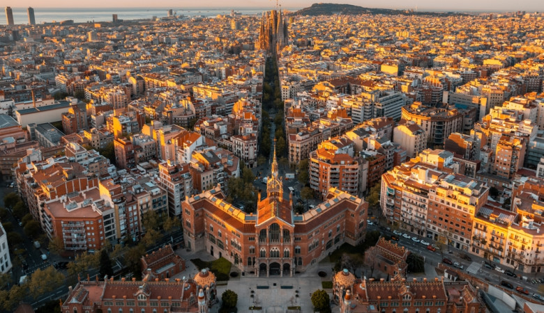 Barcelona,Skyline,With,Sagrada,Familia,Cathedral,And,Hospital,Of,The